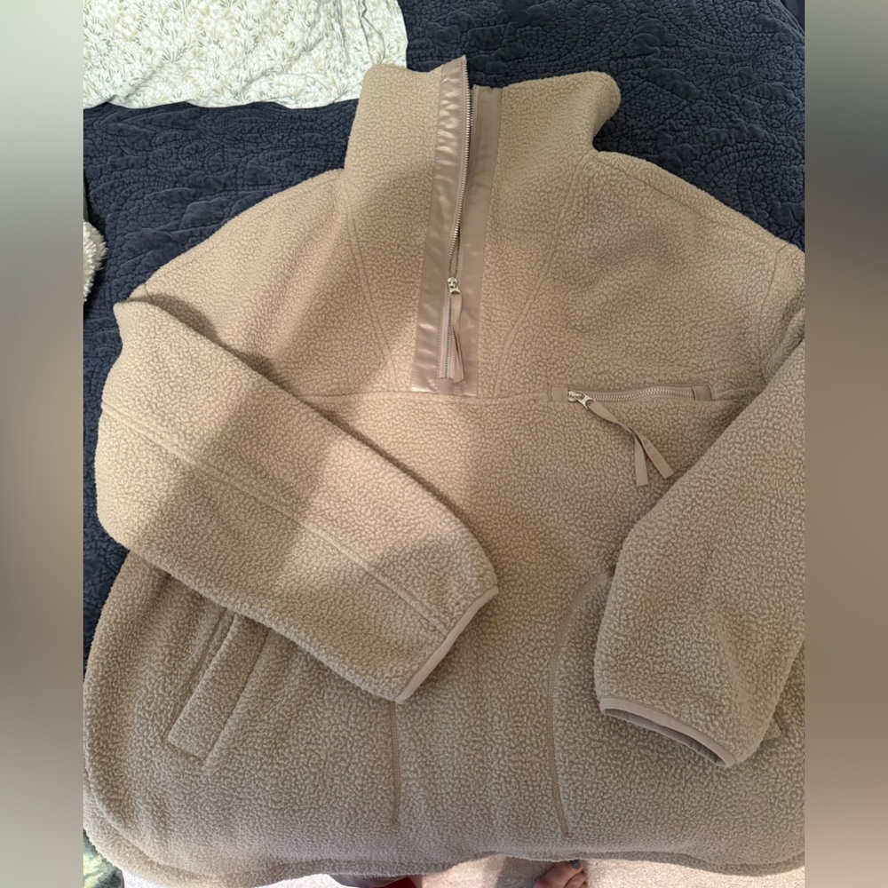 Varley - women’s 1/4 zip Fleece. Camel. Size XL. Excellent condition.